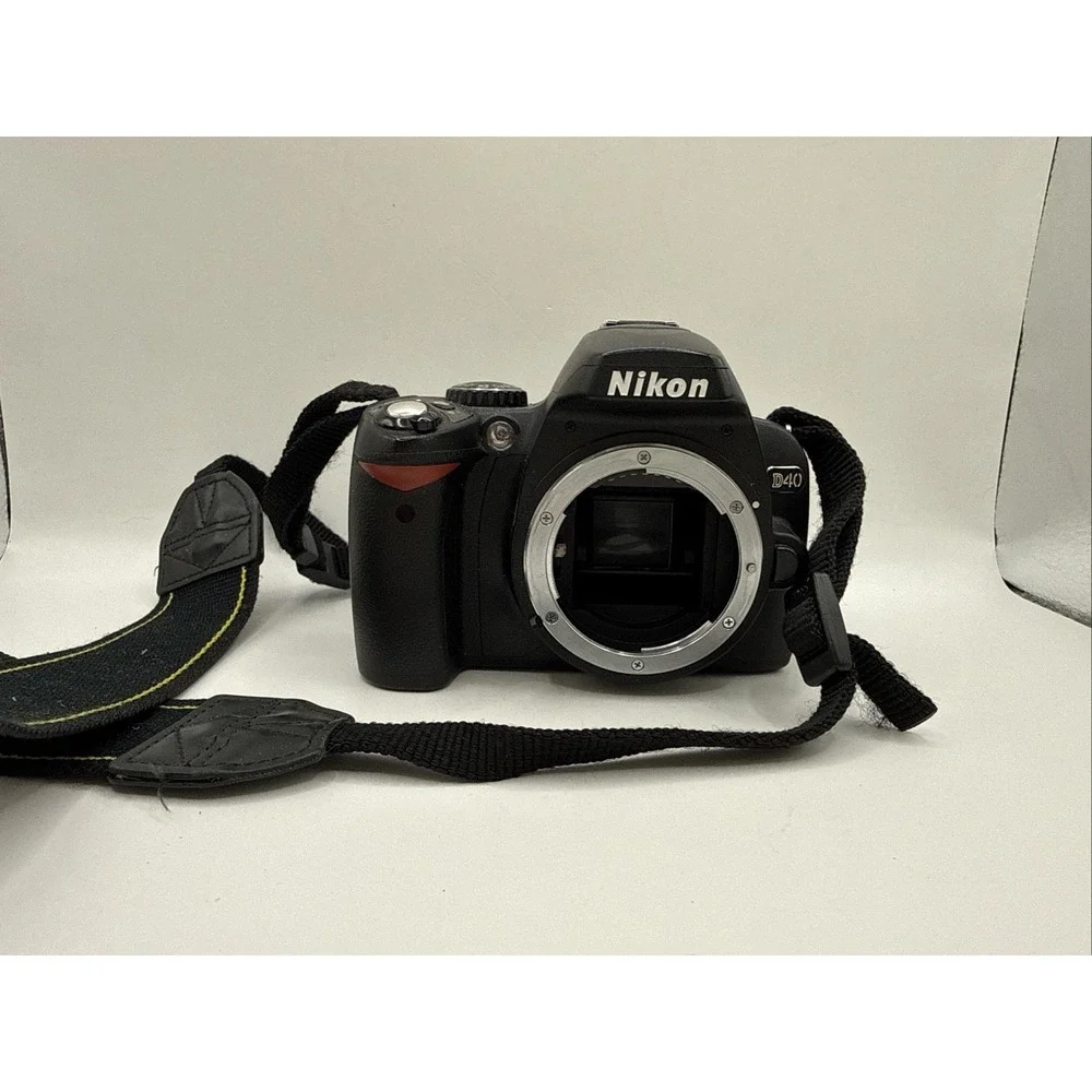 Nikon D D40 6.1 MP Digital SLR Camera ( body only ) UNTESTED
